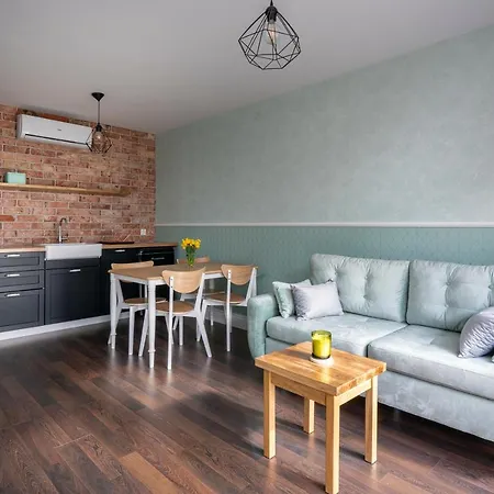 W Starym Porcie Z Widokiem Na Zalew Wiślany