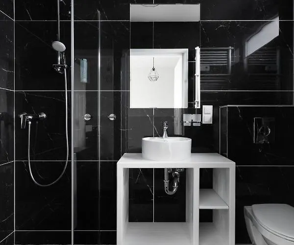 W Starym Porcie Z Widokiem Na Zalew Wislany Krynica Morska